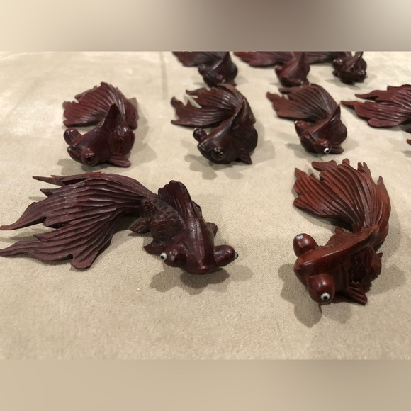 - Small carved Rosewood Fish with Glass eye - Picture 8 of 8